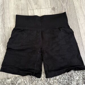 black camo nvgtn short